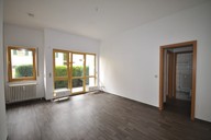 Vermietung 2 Zimmerwohnung Benshausen Wohnzimmer mit Zugang zur Terrasse