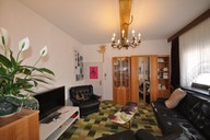 Verkauf Einfamilienhaus mit Doppelgarage und Partyraum Wohnzimmer