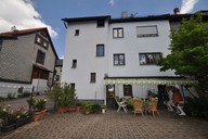Verkauf Einfamilienhaus mit Doppelgarage und Partyraum Rückansicht mit Terrasse
