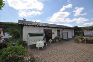 Verkauf Einfamilienhaus mit Doppelgarage und Partyraum Nebengebäude