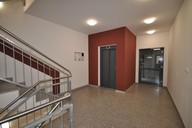 Verkauf vermietete Eigentumswohnung Suhl Innenstadt Treppenhaus Fahrstuhl