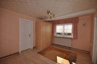 Verkauf freistehendes Zweifamilienhaus in Suhl Ortsteil Dietzhausen Schlafzimmer