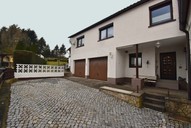 Verkauf Einfamilienhaus Benshausen Siedlung Zufahrt Garagen