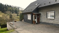 02-zugang-zum-haus-mit-terrasse.jpg