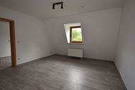 Vermietung 3 Zimmerwohnung Dachgeschoss Wohnzimmer