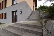 Vermietung frei stehendes Einfamilienhaus Dietzhausen Zuwegung Hauseingang