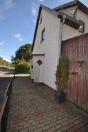 Verkauf Frei stehendes Einfamilienhaus Suhl Heinrichs Grundstück vor dem Haus