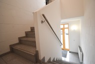 Verkauf freistehende Gewerbehalle mit Büro in Suhl Treppenhaus