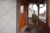 Verkauf freistehendes Einfamilienhaus mit Nebengelass Hauseingang