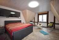Vermietung 3 Zimmer Dachgeschoss Themar Schlafzimmer