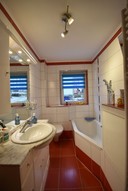 Mehrfamilienhaus 3 Zimmerwohnung Vermietung Erdgeschoss Bad