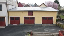 Verkauf freistehendes Einfamilienhaus mit 3 Garagen in Beinerstadt Ansicht Garagen außen