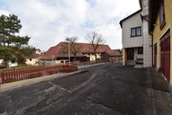 Verkauf freistehendes Einfamilienhaus mit 3 Garagen in Beinerstadt Innenhof