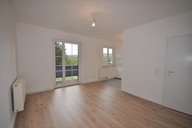 Vermietung 2 Zimmer Zella-Mehlis Wohnzimmer mit Zugang zum Balkon