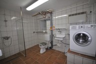 Verkauf freistehendes Einfamilienhaus mit Freizeitbungalow Waschmaschinenraum