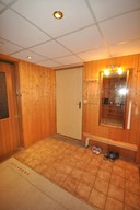 Verkauf freistehendes Einfamilienhaus mit Freizeitbungalow Flur