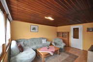Verkauf freistehendes Einfamilienhaus mit Freizeitbungalow Wohnzimmer