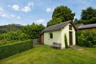 Verkauf freistehendes Einfamilienhaus mit Freizeitbungalow massiver Geräteschuppen aussen