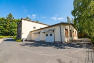 Verkauf Büro- und Werkstattgebäude nahe der Autobahnauffahrt Seitenansicht