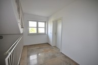Verkauf 2 Zimmer-Eigentumswohnung Suhl Lautenberg Treppenhaus mit Zugang zur Wohnung