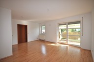 Verkauf 2 Zimmer-Eigentumswohnung Suhl Lautenberg Wohnzimmer mit Zugang zum Balkon